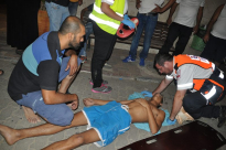 بالصور: إصابة متوسطة لقاصرين سقطا عن علو مرتفع وسط مدينة اللد 